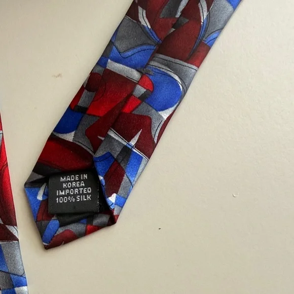Beatles Collectors Edition Men's Tie - Picture 3 of 3